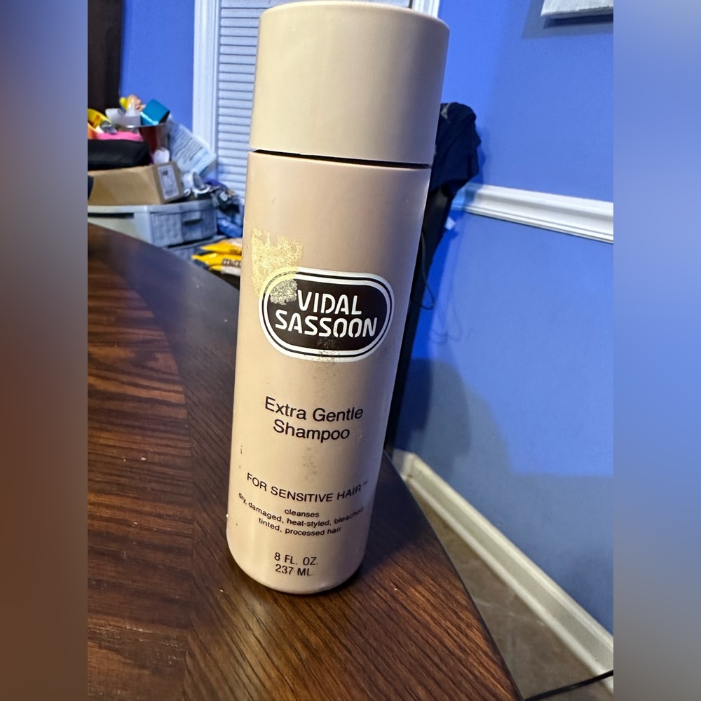 (1) 1981 Vintage VIDAL SASSOON Extra Gentle Shampoo for Sensitive Hair 8 FL. OZ